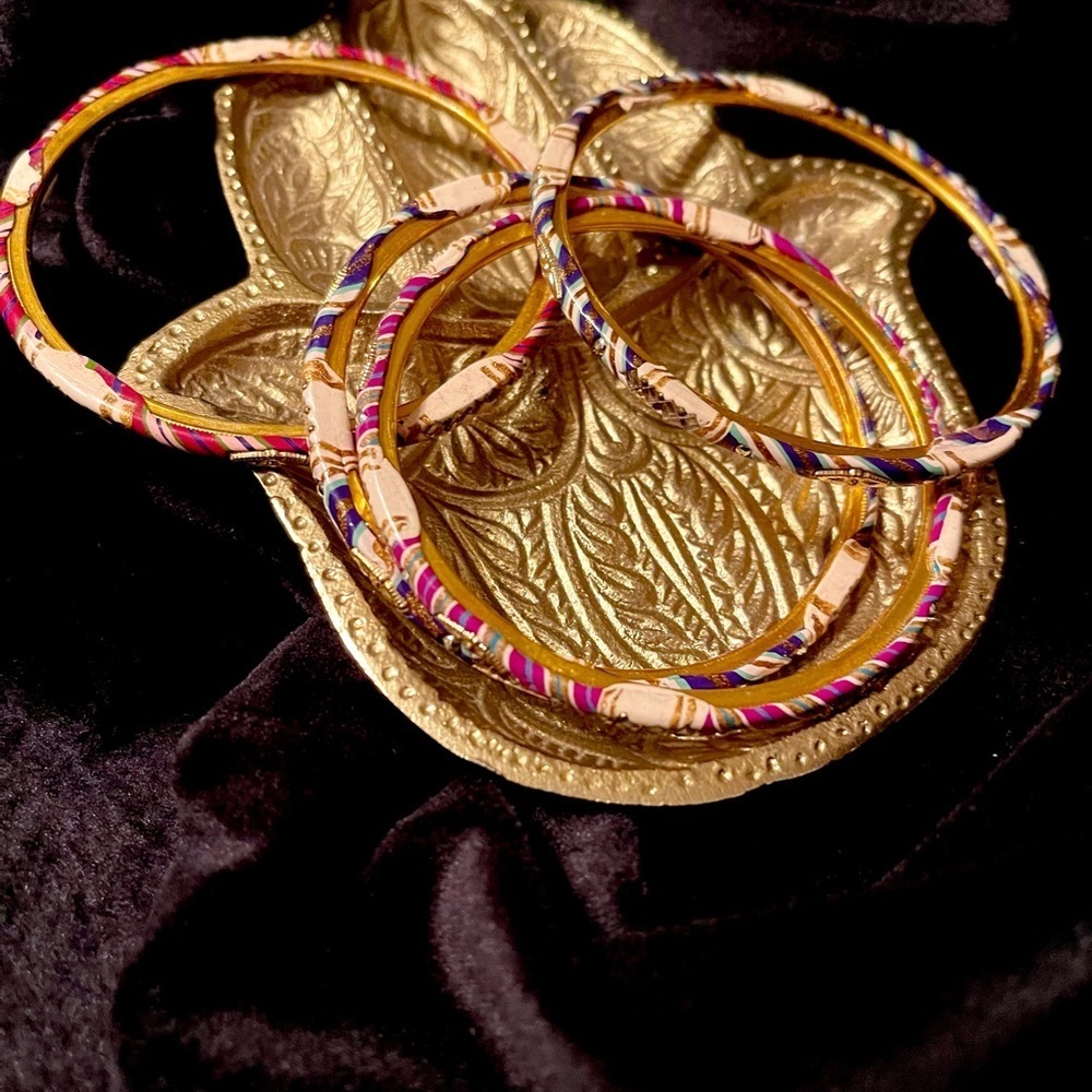 4 multi colored bangle bracelets - Picture 3 of 3